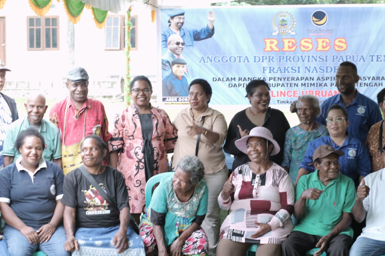 Foto bersama saat Anggota DPR Provinsi Papua Tengah, Adolince Ubruangge menggelar reses pada Sabtu, 22/03/2025 di Kampung Nawaripi, Timika, Papua Tengah
