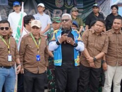 Bupati Mimika Johannes Rettob, Selaku Ketua Panitia MTQ Dengan Resmi Melepas kegiatan Pawai ta’aruf di Lapangan Pasar Swadaya Timika