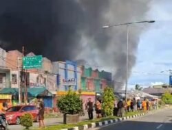 Si Jago Merah Lahap Sejumlah rumah di jalan Yos Sudarso Timika Papua