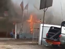 Breaking News Kantor KPU Provinsi Papua Pegunungan di Bakar Warga : Berawal Dari Cekcok Adu Mulut