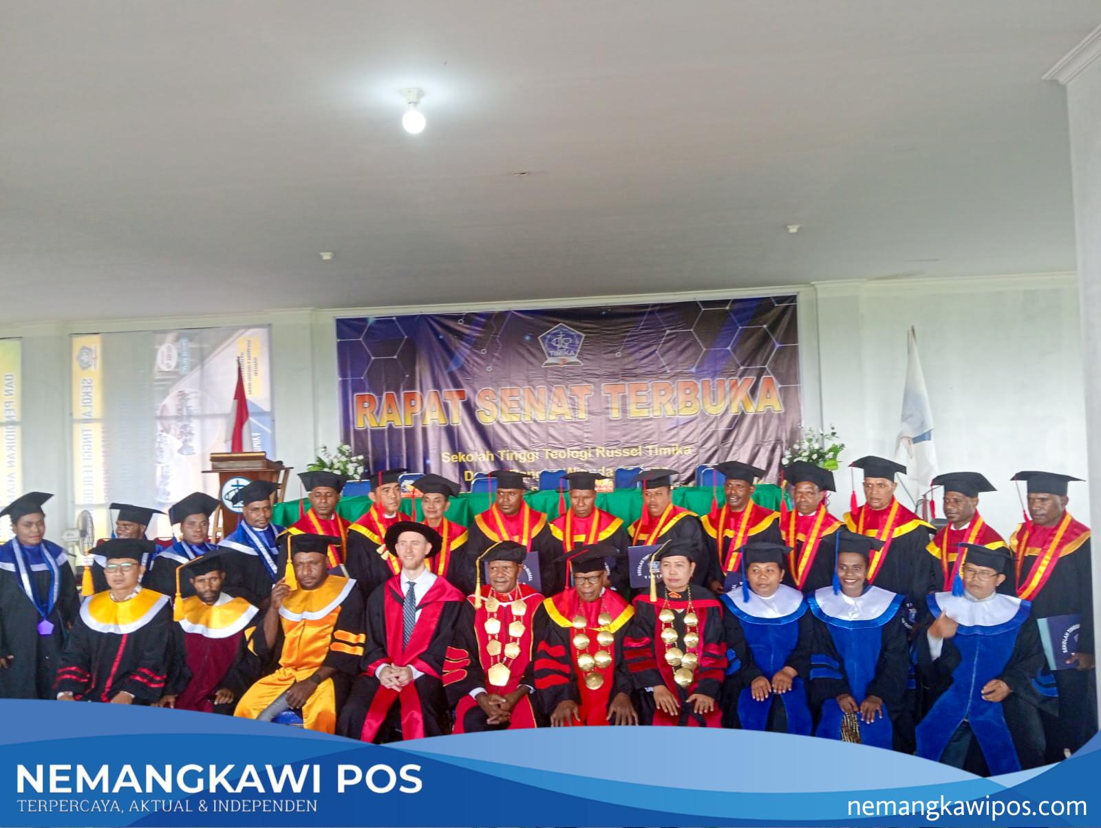 Foto saat Wisudawan dan Wisudawati asal Kabupaten Puncak mengikuti Wisuda pada Sabtu, 07/09/2024 di Sekolah Tinggi Teologi Russel Timika, Papua Tengah.