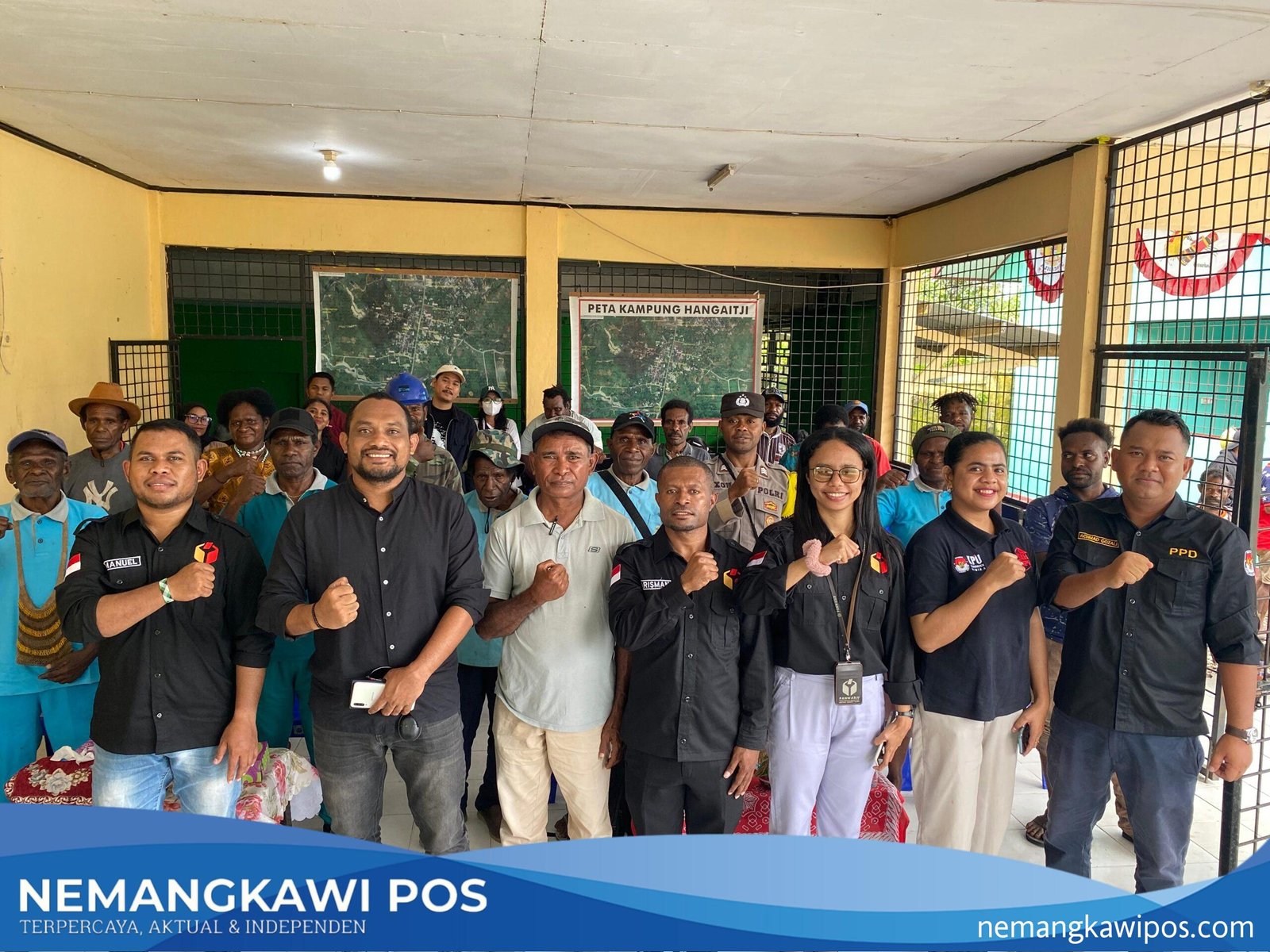 Foto bersama saat sosialisasi pengawasan partisipatif masyarakat yang digelar oleh Panitia Pengawas Distrik Mimika Baru pada Jumat 13/09/2024 di Kampung Hangaitji