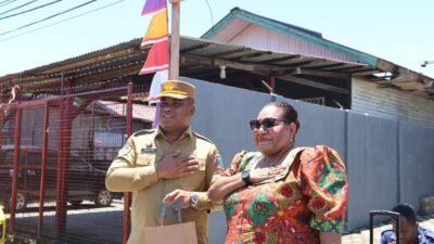 KPU Papua Tengah Mengelar Sosialisasi dan Pemberian Kaos Tertulis Pesan-pesan Moral