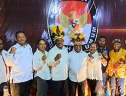 Willem Wandik-Aloysius Giyai Merupakan Pasangan Terakhir yang Mendaftar ke KPU Papua Tengah