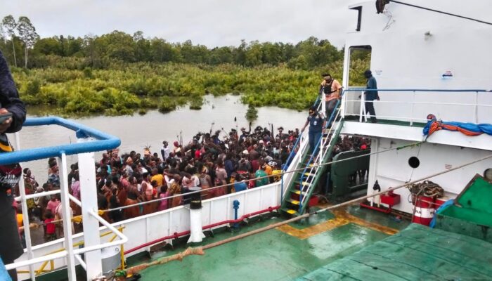 Anggota DPR Papua Tengah Yohanes Kemong, Mengungkapkan Rasa Syukurnya atas Kedatangan Kapal Sanus 114