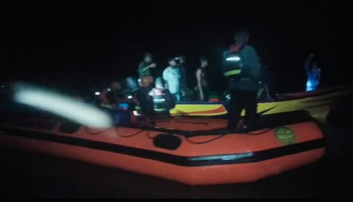 Long Boat Kehabisan BBM di Perairan Usimaka, Tim SAR Berhasil Menyelamatkan Enam Penumpang