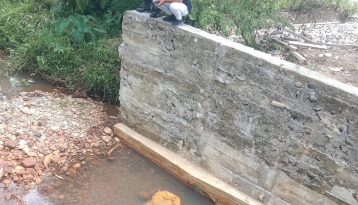 Mayat Pria Tanpa Identitas Ditemukan Membengkak di Bundaran Petrosea Timika