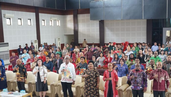 Gubernur Papua Tengah dan Bupati Mimika Buka Seminar Leader Summit di Mimika