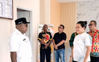 Wabup Mimika Sidak Disdik pada Hardiknas 2025: Tak Ada Kegiatan Terpusat