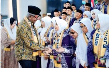 Bupati Mimika Lepas 149 Calon Jemaah Haji ke Embarkasi Makassar