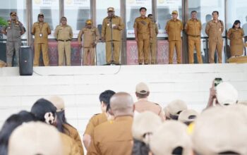Wabup Kemong Pimpin Apel Gabungan, Tekankan Kedisiplinan dan Respons terhadap Status Miskin Ekstrem