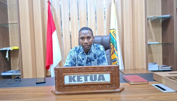 Ketua DPRK Mimika Soroti Minimnya Penyerapan Anggaran OPD: “Jangan Hanya Bicara Anggaran Besar, Tapi Pembangunan Tidak Jalan”