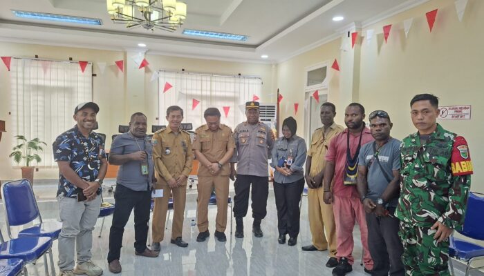 Kantor Distrik Mimika Timur Dipalang Pegawai, Dewan Turun Tangan Protes Pemotongan TPP dan Uang Makan, Kepala Distrik Sebut Hanya Jalankan Perbup