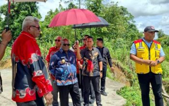 Bupati Mimika dan Gubernur Papua Tengah Tinjau Lokasi Banjir Nawaripi