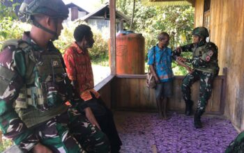 Satgas Yonif 521/DY Gelar Layanan Kesehatan Keliling di Distrik Apalapsili, Yalimo