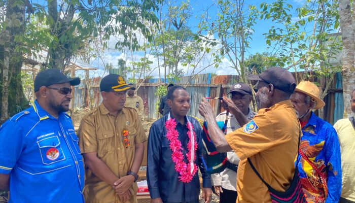 Ketua DPRK Mimika Bangga Usaha Hidroponik Kampung Damai Kembangkan Ekonomi Warga