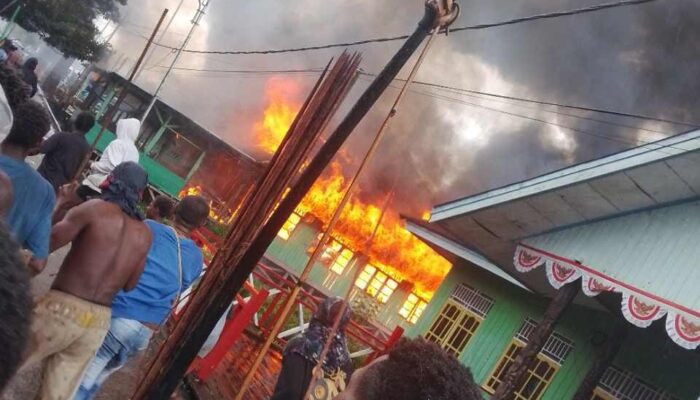 Pos Satgas TNI di Asmat Dibakar Massa, Bahan Makanan Dijarah