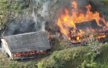 KKB Bakar SMP Negeri Kiwirok, Satgas Damai Cartenz Amankan Desa Sekitar