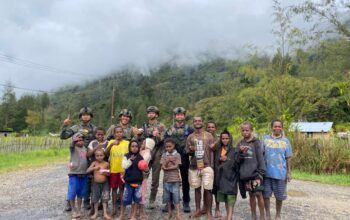 Ops Damai Cartenz Gelar Kegiatan Humanis Bersama Warga di Distrik Bibida Paniai