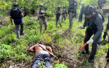 Satgas Ops Damai Cartenz dan Polres Yahukimo Evakuasi Pekerja Bangunan yang Ditemukan Tewas di Dekai
