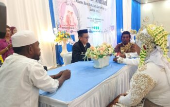 Disdukcapil Mimika Gelar Nikah Massal untuk 52 Pasangan di Momen HUT Korpri