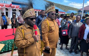 HUT ke-17 Deiyai: Upacara Khidmat, Ribuan Warga Padati Kantor Bupati