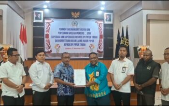 Kanwil Kemenkumham Papua Serahkan 29 Raperdasi dan Raperdasus Hasil Harmonisasi ke DPR Papua Tengah