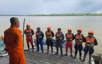 Pencari Kepiting Bakau Tenggelam di Perairan Onavai Asmat, Tim SAR Gabungan Lakukan Pencarian