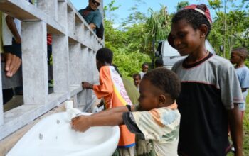 PTFI Berbagi Kasih Natal, Perkuat Ikatan Karyawan dan Warga Kampung Sekitar Tambang