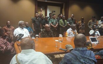 Cukup! Kita Sudah Sedikit: Gubernur Meki Nawipa Beri Peringatan Terakhir, Perang di Mimika Harus Berakhir Sekarang!