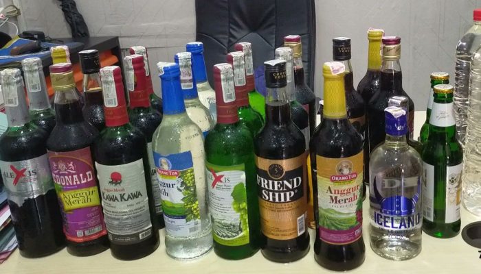 STANDAR GANDA MIRAS DI MIMIKA: MILO DIKEJAR, MIRAS BERLABEL DIBIARKAN MELENGGANG?