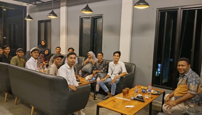 Di Tengah Kedamaian Danau Sentani, Senator Carel Suebu Bumikan 4 Pilar MPR RI di Kampung Ifale