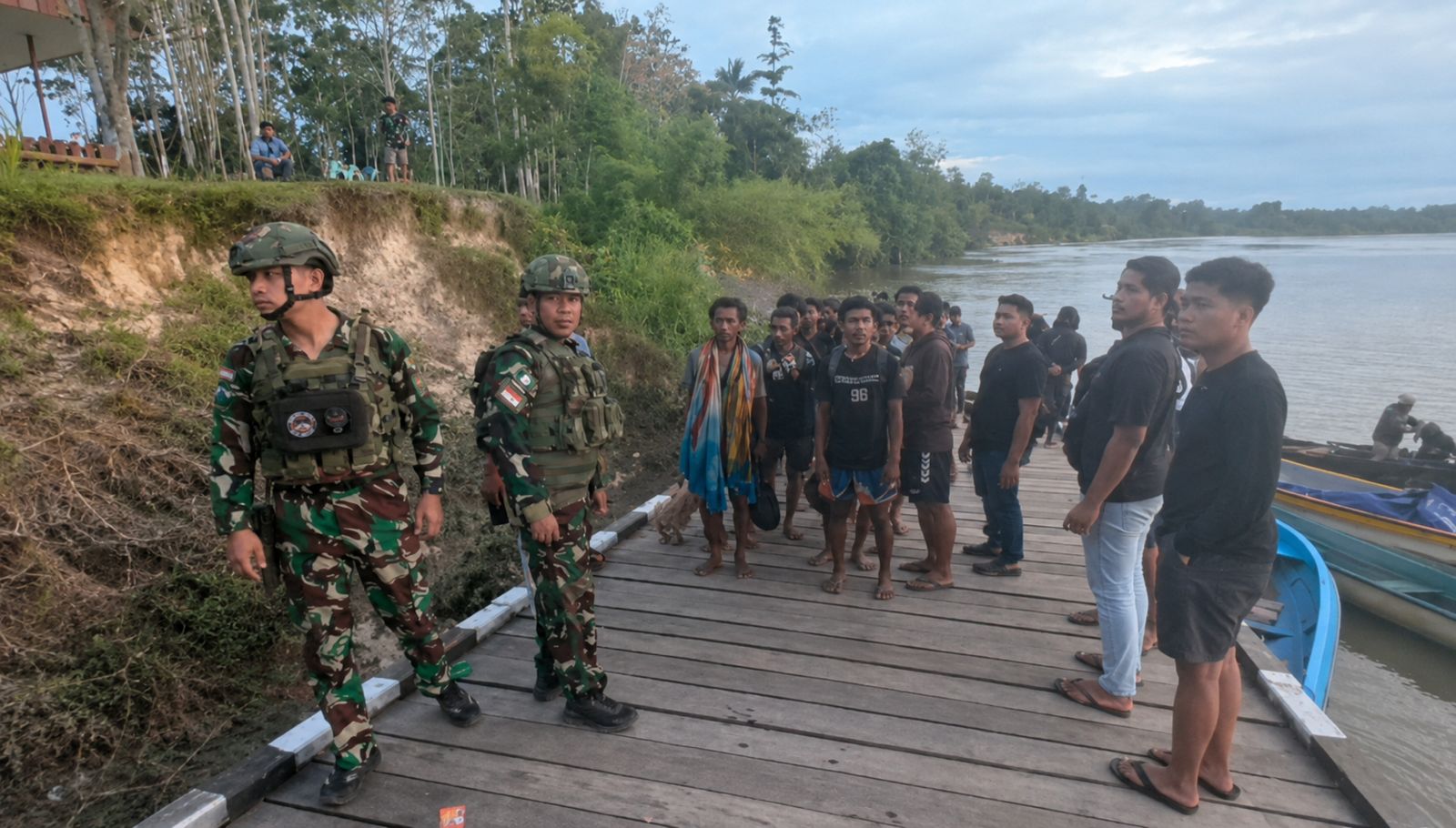 Koops TNI Habema dan Aparat Gabungan Berhasil Evakuasi 44 Pendulang Emas dari Teror OPM di Pegunungan Bintang