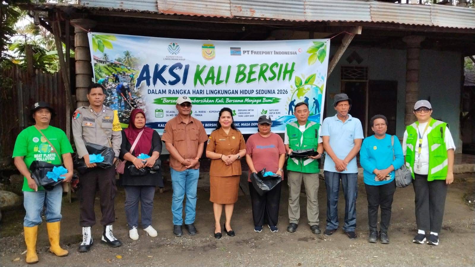 Sumbat Sampah Picu Banjir, Pemkab Mimika dan Freeport Keroyok Bersihkan Kali di Jalan KH. Dewantara