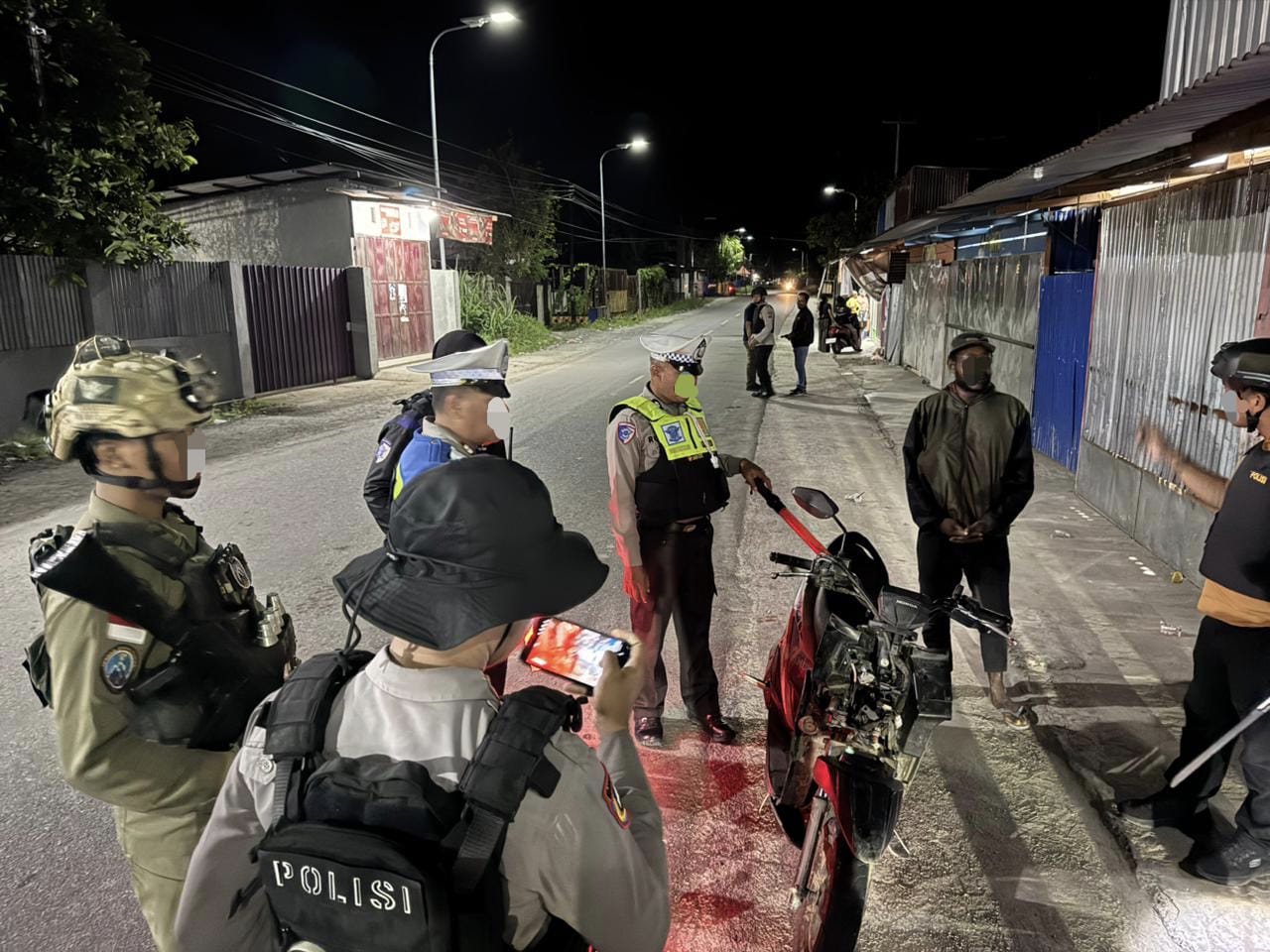 Polres Nabire dan Satgas Damai Cartenz Gelar Razia Malam, Satu Sajam Diamankan