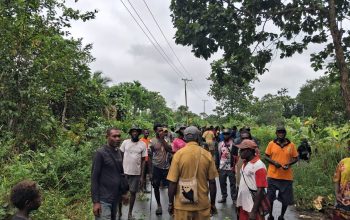 Foto Parade: Tingkatkan Kesejahteraan Warga, Kepala Distrik Iwaka Buka Program Padat Karya TA 2026 di Kampung Mulia Kencana dan Iwaka