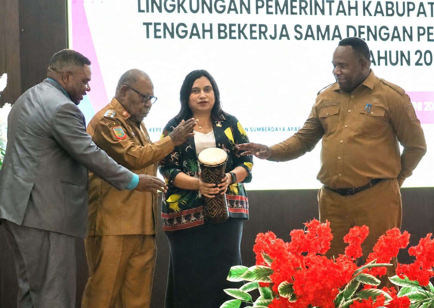 528 CPNS Mimika Ikuti Latsar, Wabup Emanuel Kemong: ASN Harus Melayani dengan Hati