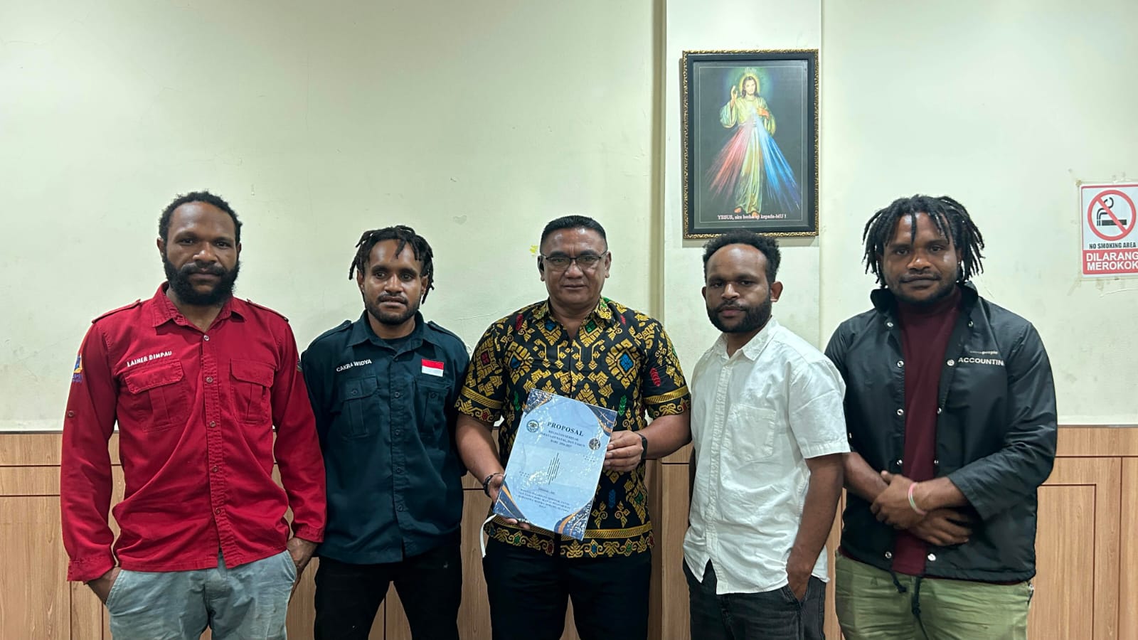 Panitia Natal, Seminar, dan Tahun Baru IPMAMI Se-Jawa Bali Serahkan Proposal Bantuan Dana ke Dinas Pendidikan Mimika