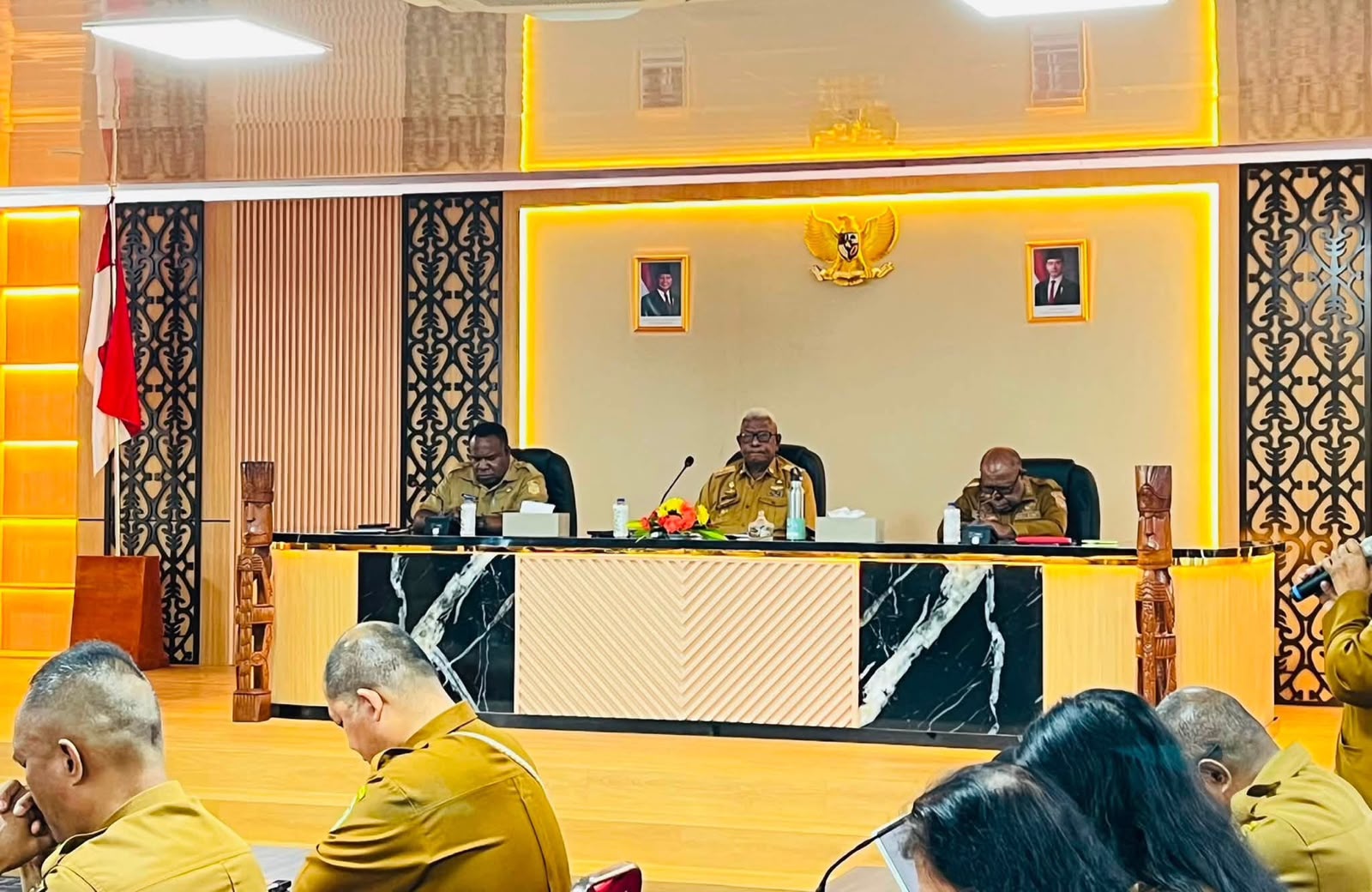 Bupati Johannes Rettob Tekankan Percepatan Penyerapan Anggaran pada Rapat Monev Semester I Tahun 2026