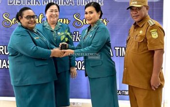 Wakil Ketua TP-PKK Mimika Dampingi Pelantikan Pengurus TP-PKK Distrik Mimika Timur, Salurkan Bantuan Ketahanan Pangan