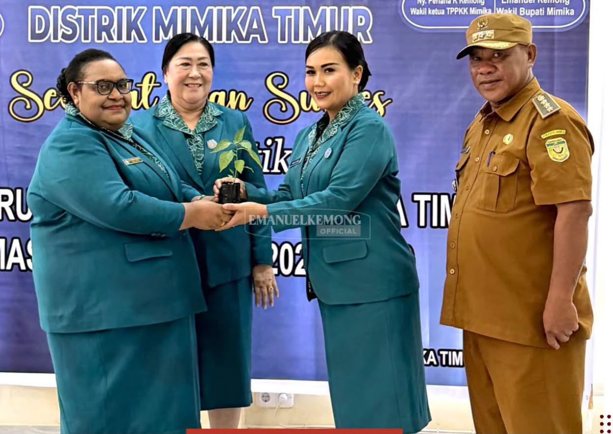 Wakil Ketua TP-PKK Mimika Dampingi Pelantikan Pengurus TP-PKK Distrik Mimika Timur, Salurkan Bantuan Ketahanan Pangan