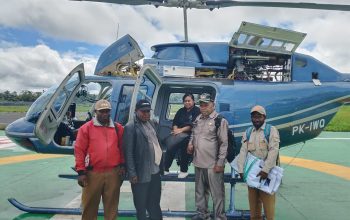 Foto Parade : Reses dari Emko hingga Amungun, Mengawal Harapan Warga Agimuga Bersama Anton N. Alom