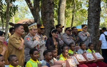 Astamaops Kapolri Kunjungi Pusat Olah Seni di Wamena, Serahkan Bantuan Pendidikan untuk Generasi Muda Papua