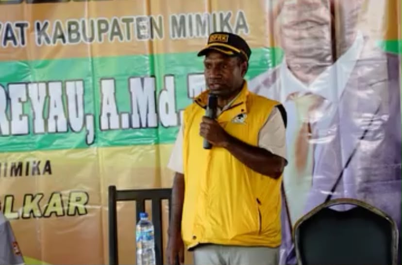 Reses Ketua DPRK Mimika di Kampung Timika Pantai: Sinyal Komunikasi Lumpuh hingga Anak Sekolah Harus Berenang
