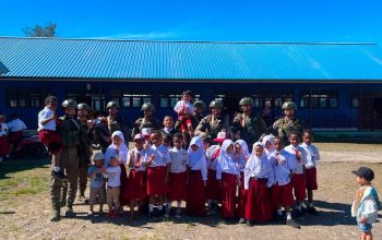 Patroli Dialogis Satgas Operasi Damai Cartenz di Oksibil Perkuat Komunikasi dengan Warga dan Sekolah