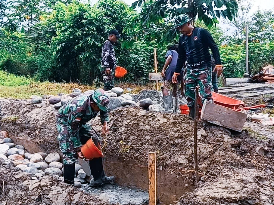 Kodim 1710/Mimika Rampungkan Pembangunan Jembatan Garuda di Kaugapu untuk Dorong Ekonomi Warga