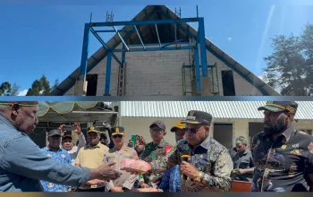 Bupati Elvis Tabuni Serahkan Bantuan Rp2 Miliar untuk Pembangunan Gereja GKII Yordan Kago I di Ilaga