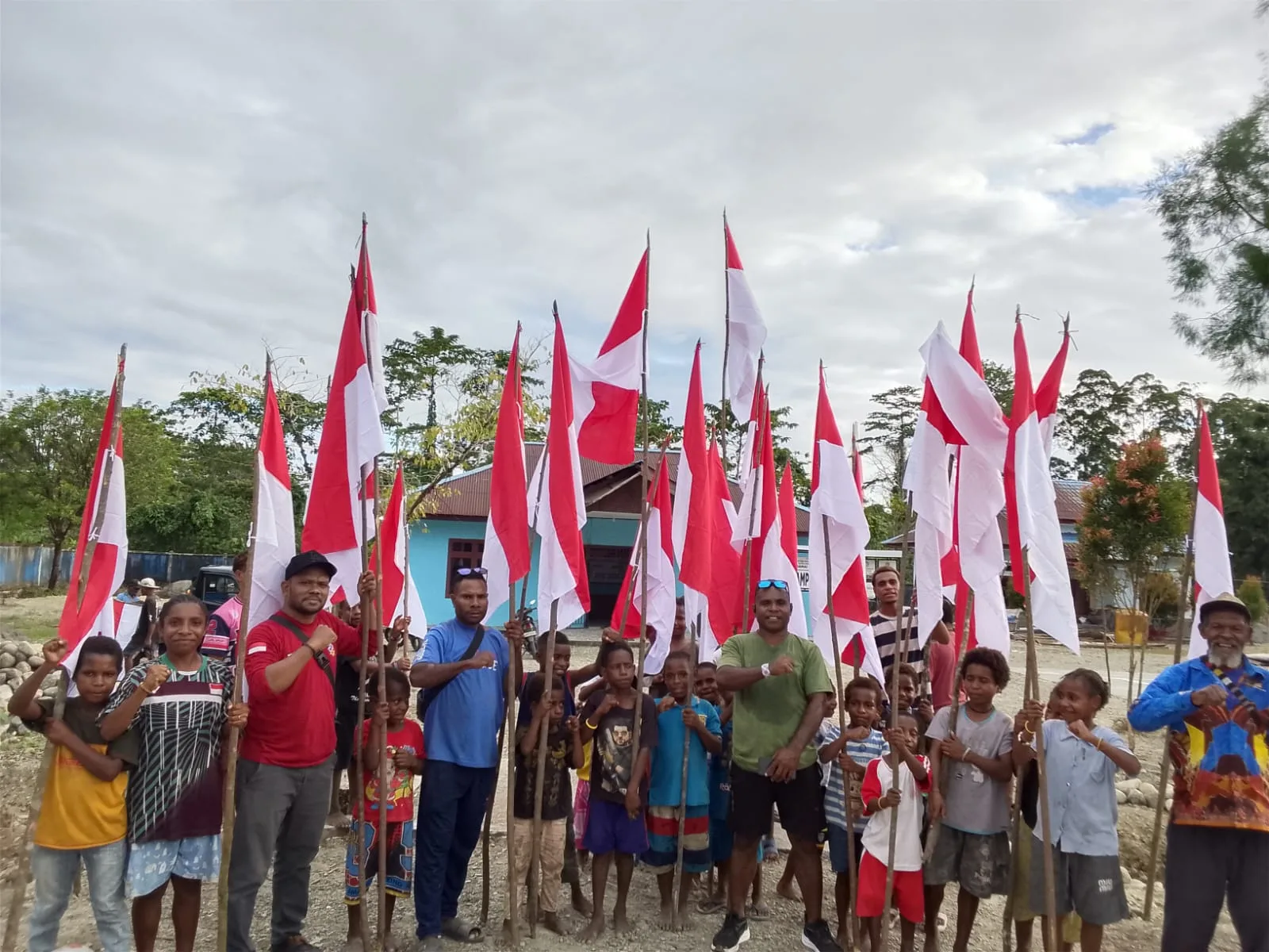 Kibarkan Merah Putih, Kampung Damai Bangkitkan Semangat Kebangsaan Jelang HUT ke-81 RI