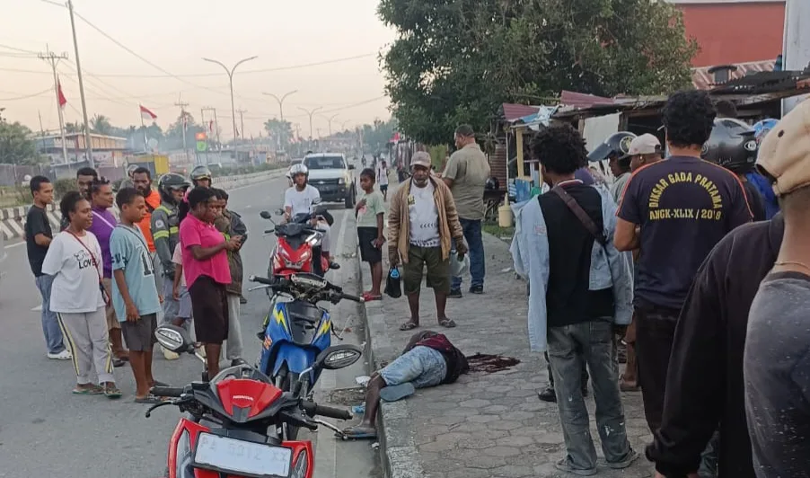 HEBOH! Pria Ditemukan Tergeletak di Trotoar Pondok Amor SP3, Diduga Jadi Korban Kekerasan