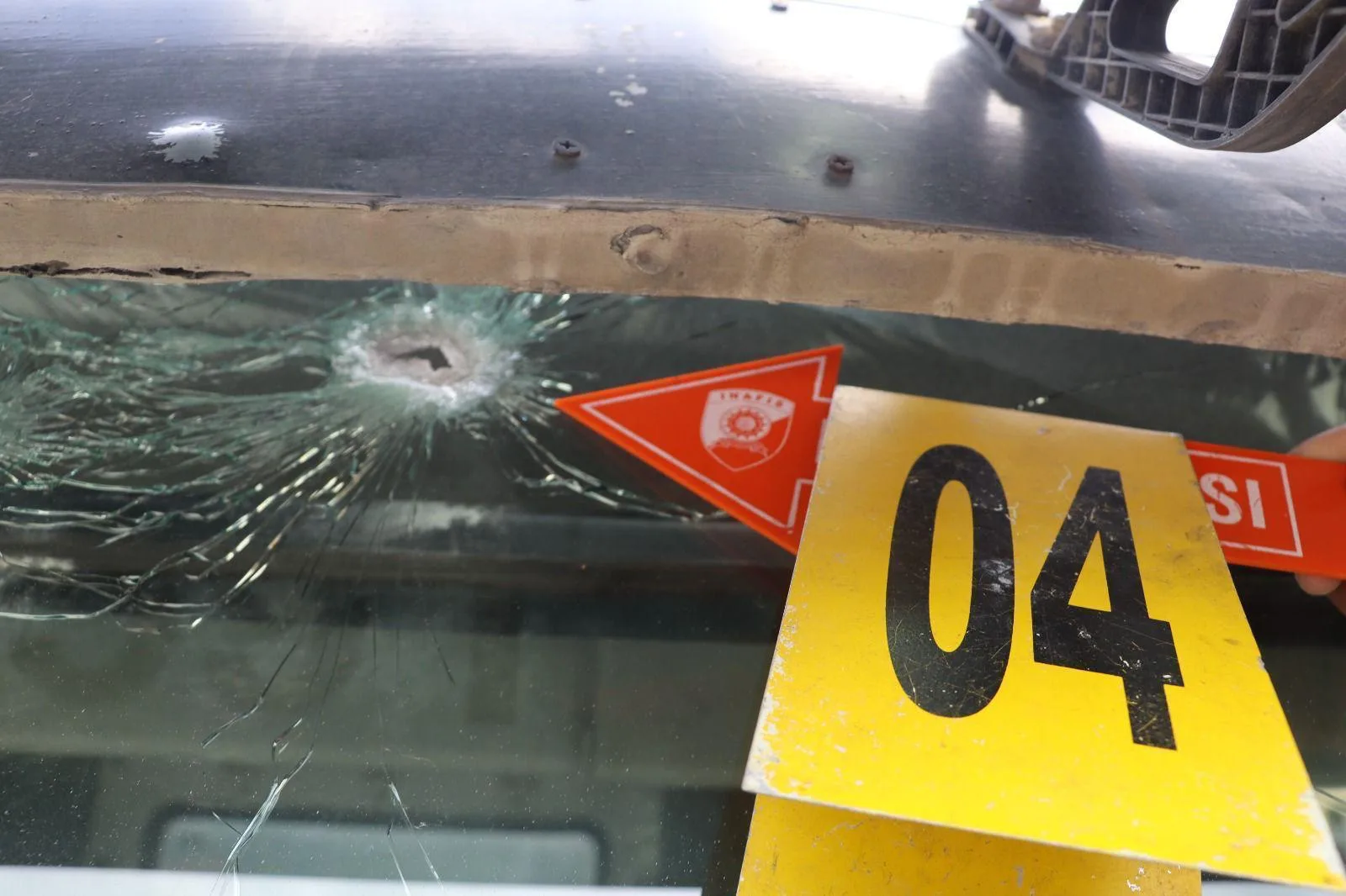 Tiga Kendaraan Konvoi PTFI Ditembak di Mile 60, Polisi Amankan Selongsong 5,56 MM
